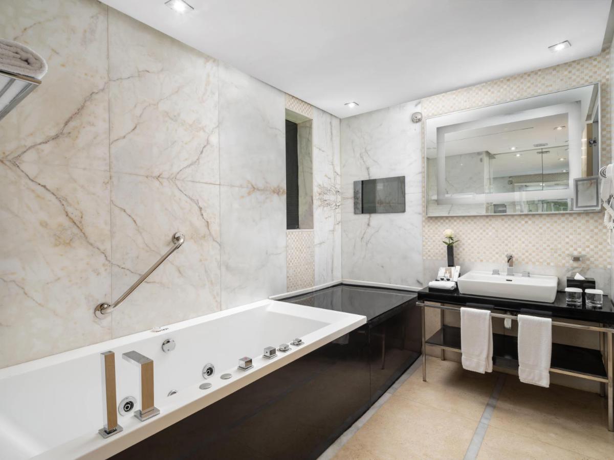 The Venue Jeddah Corniche Hotel Exterior photo Bathroom