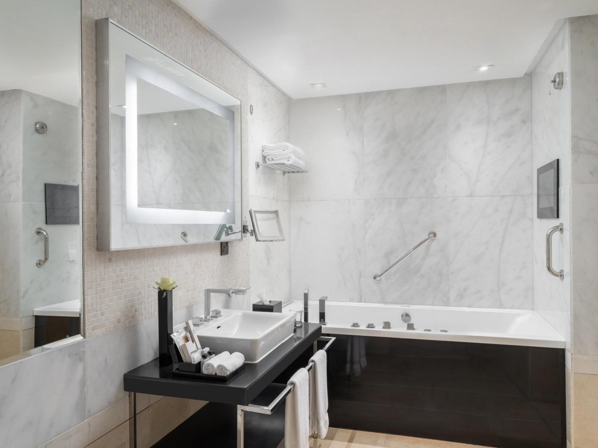 The Venue Jeddah Corniche Hotel Exterior photo Bathroom